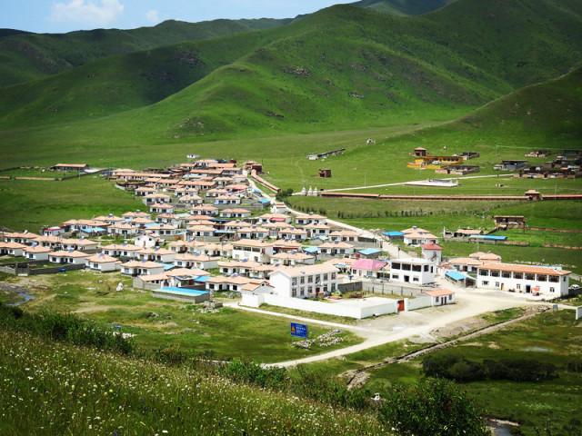 退休教师两种不同“待遇”:多发三个月退休金;签不做兼职承诺书