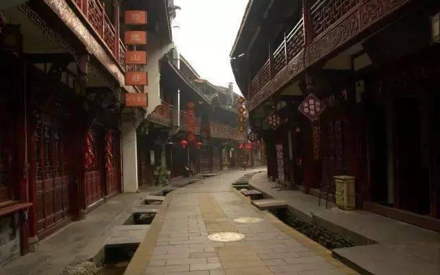 凌晨家中起火,12岁男孩4次往返火场,凭一己之力将家人全部救出
